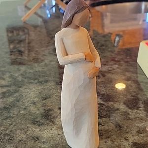 Maternity gift statuette